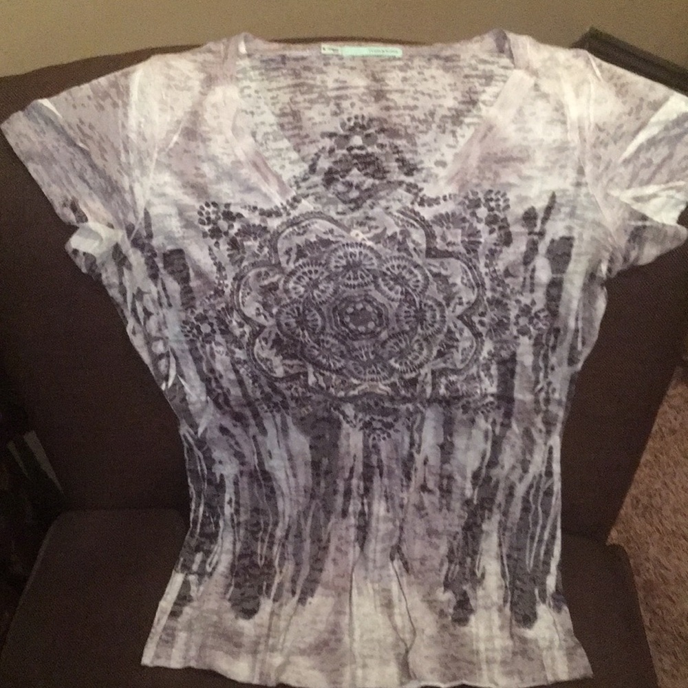 Maurice’s tees - Picture 2 of 7